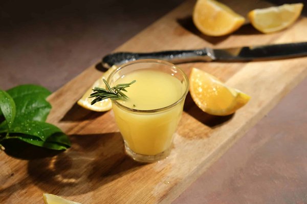 Come fare la crema di limoncello fatta in casa con scorze di limone non trattate?